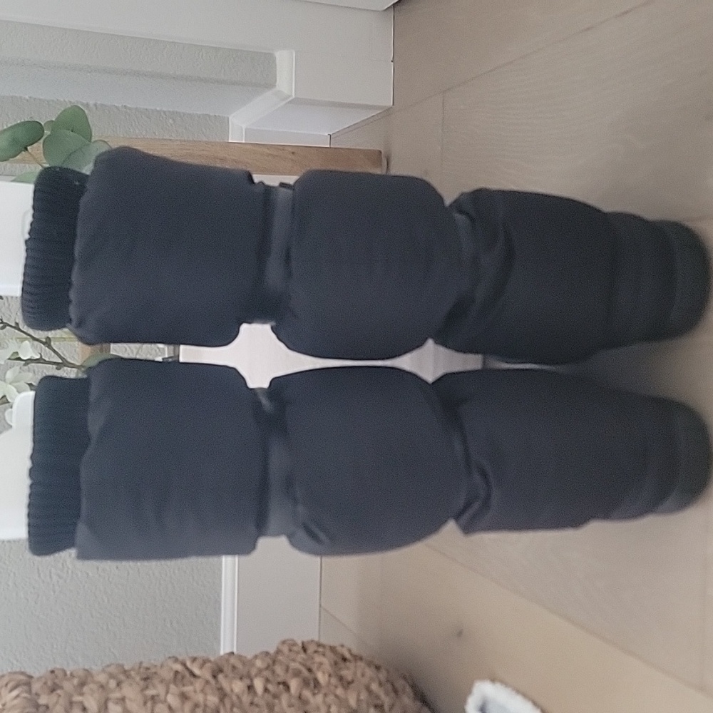 New Ugg Maxi Ultra Tall Boots, Size 6 - Picture 3 of 11